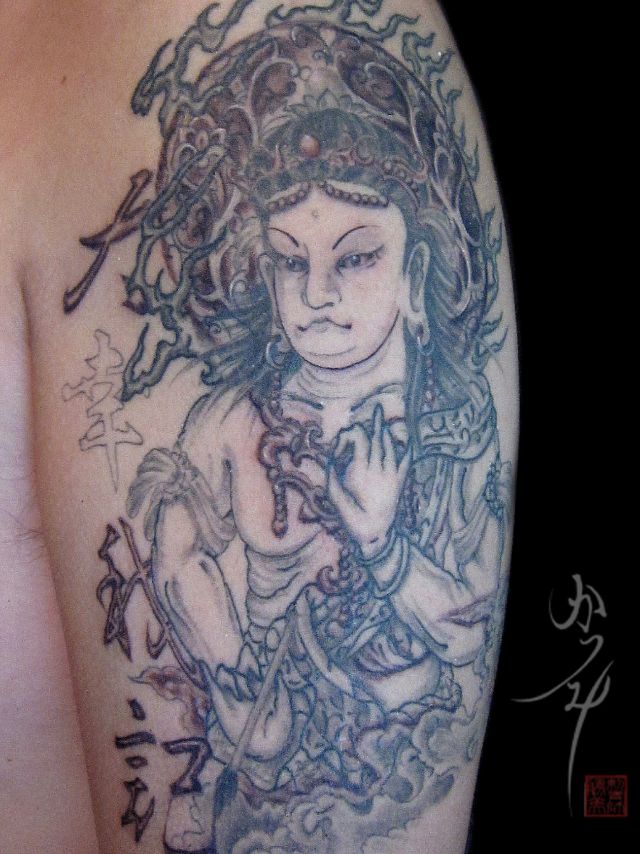 二の腕,男性,神仏,ブラック＆グレー,烏彫りタトゥー/刺青デザイン画像