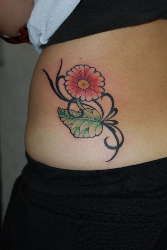 腰,フラワー,花,カラータトゥー/刺青デザイン画像