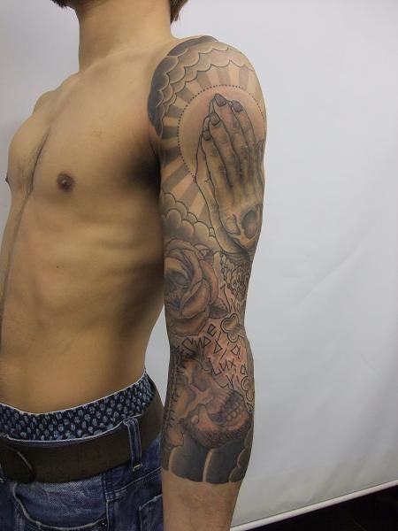 腕,額,薔薇,スカル,七分袖,プレイングハンド,ブラック＆グレイタトゥー/刺青デザイン画像
