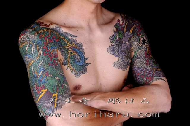腕,肩,二の腕,男性,龍,抜き,胸,抜き彫り,カラータトゥー/刺青デザイン画像