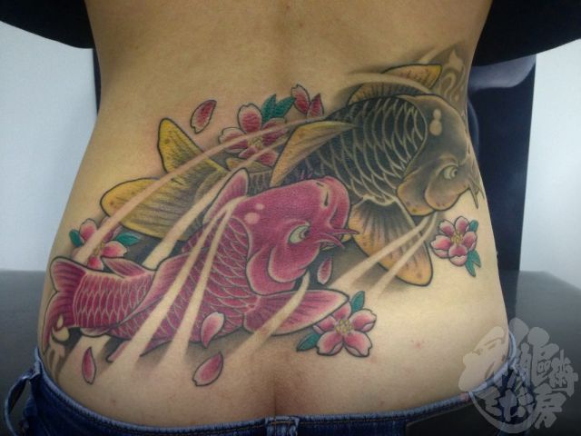 腰,女性,鯉,カラー,カラフルタトゥー/刺青デザイン画像