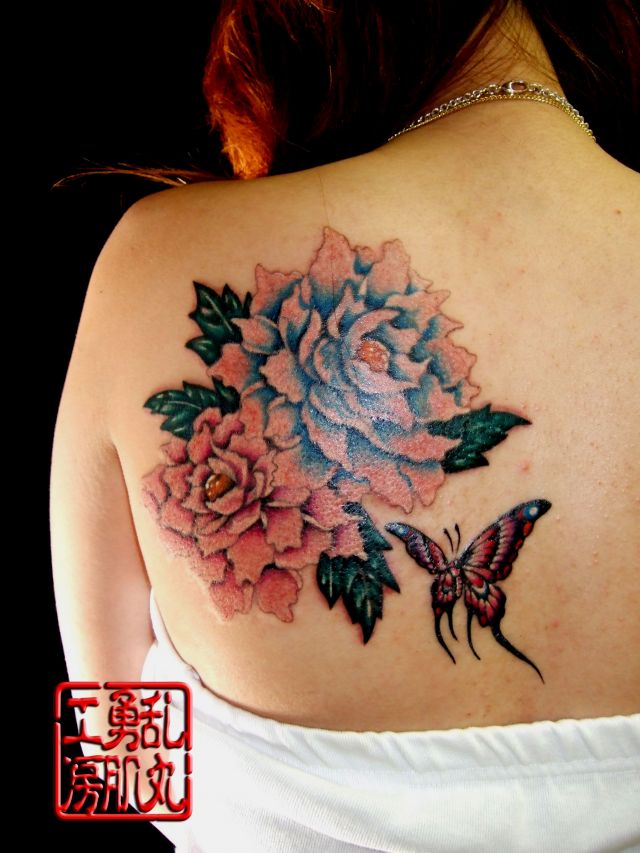 女性,背中,牡丹,蝶タトゥー/刺青デザイン画像