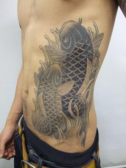 脇腹,鯉,ブラック＆グレイタトゥー/刺青デザイン画像