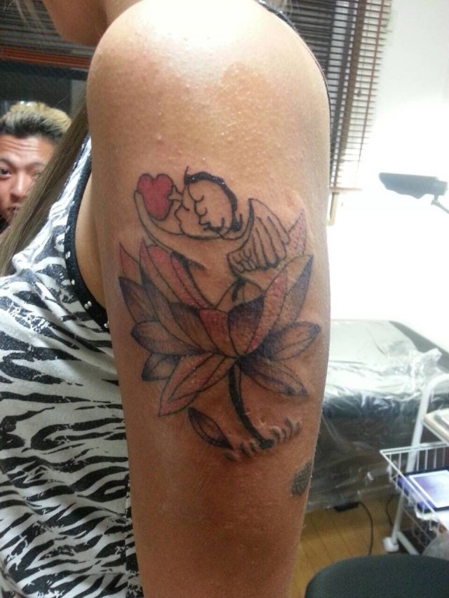 腕,肩,女性,蓮,天使,カラータトゥー/刺青デザイン画像