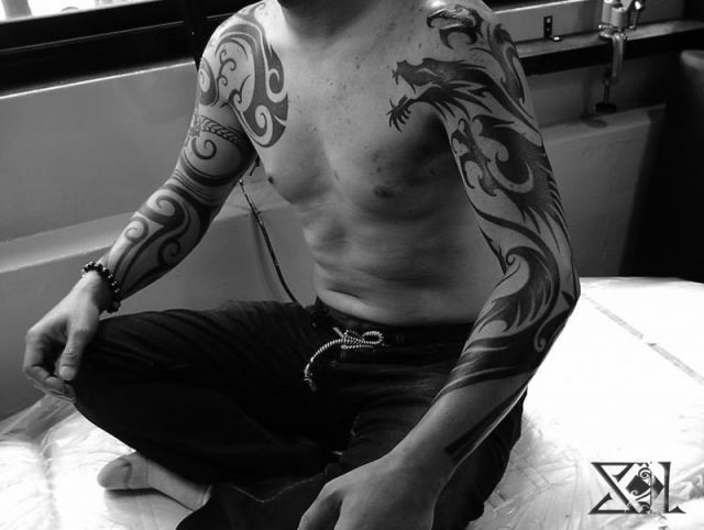 腕,龍,トライバル,ブラック＆グレイ,ブラック＆グレータトゥー/刺青デザイン画像