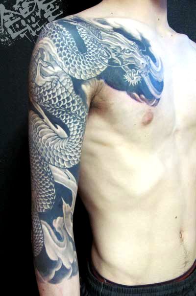 腕,肩,胸,龍,ブラック＆グレイ,ブラック＆グレータトゥー/刺青デザイン画像