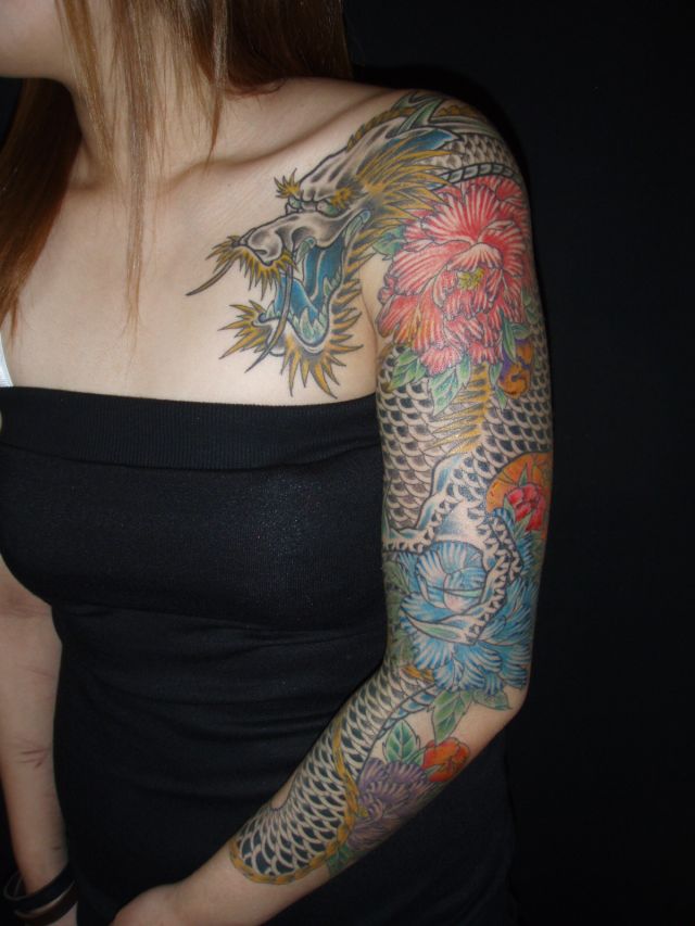 胸,腕,龍,牡丹タトゥー/刺青デザイン画像
