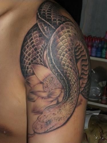 蛇,蓮,腕,ブラック＆グレー,花,植物タトゥー/刺青デザイン画像