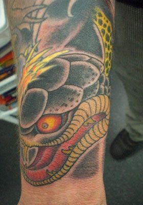 足,蛇タトゥー/刺青デザイン画像