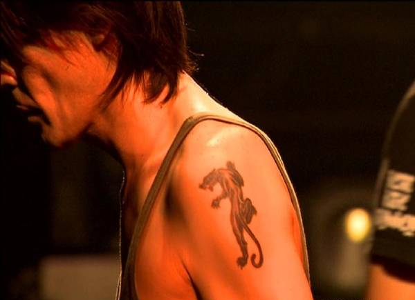貴重な氷室京介氏の左腕のタトゥー（刺青）